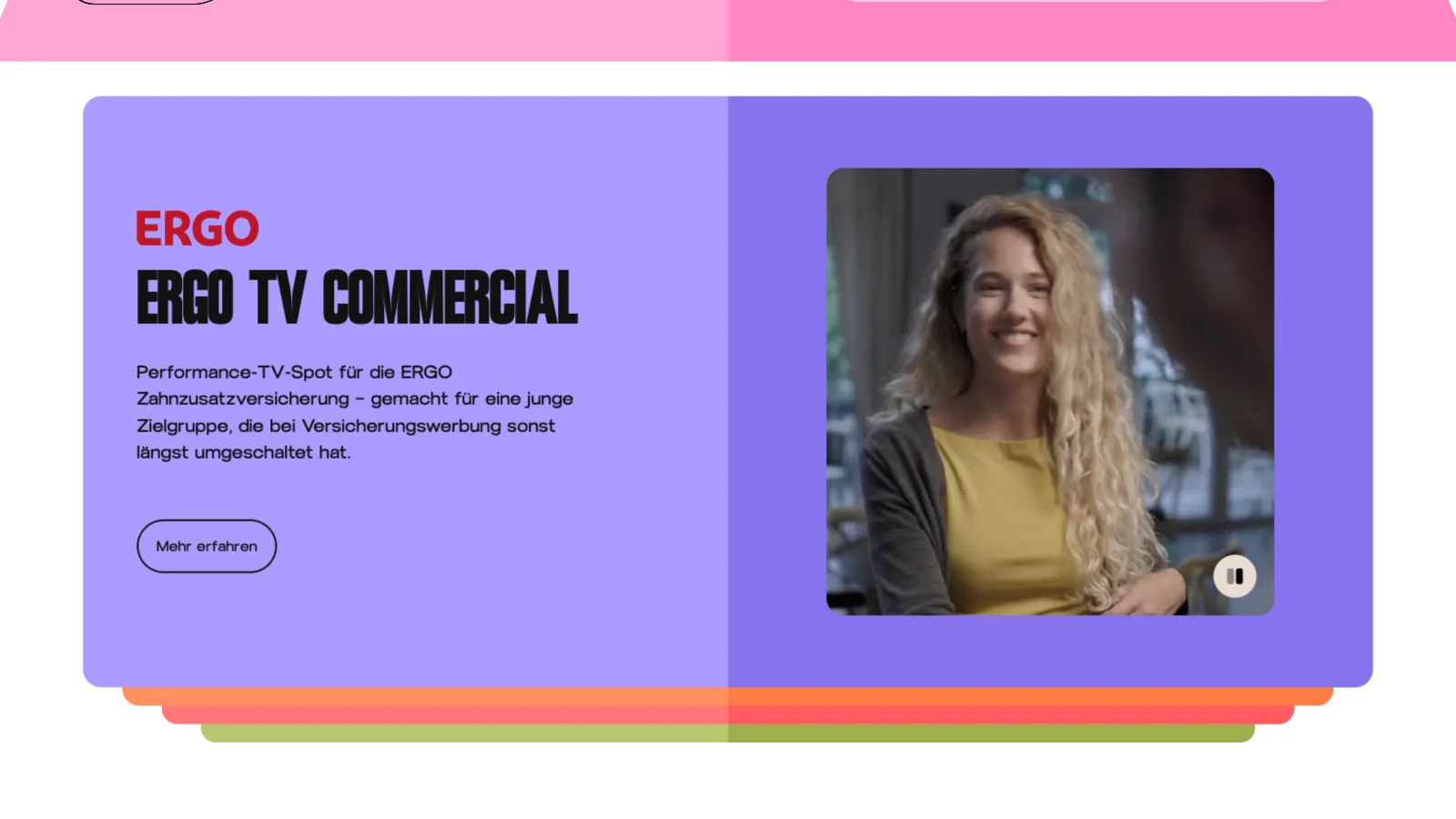 Featured Works auf bittersweet-brands.de: eine fliederfarbene Karte mit ERGO-Logo, Titel ERGO TV Commercial und kurzem Text, rechts ein Ausschnitt aus dem Spot mit einer lachenden Frau, darunter die Kanten der nächsten Karten in Orange und Grün