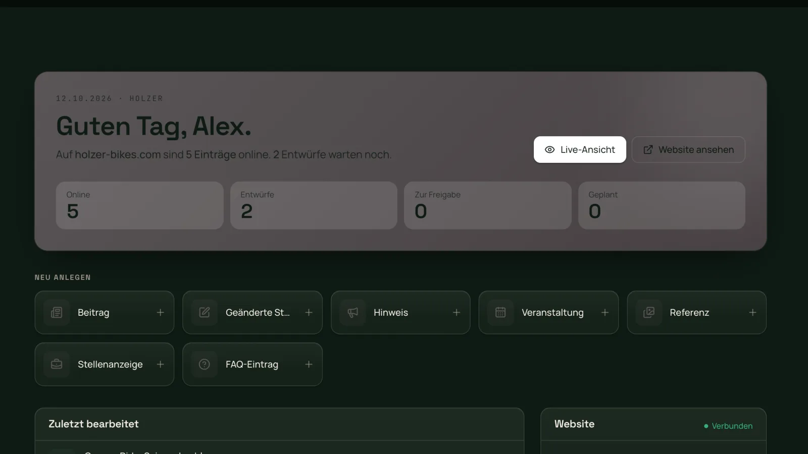 Übersicht im Webforging CMS: Begrüßung „Guten Tag, Alex.“ mit Zahlen zu Einträgen und Entwürfen, darunter „Neu anlegen“ mit Beitrag, Geänderte Stelle, Hinweis, Veranstaltung, Referenz, Stellenanzeige und FAQ-Eintrag