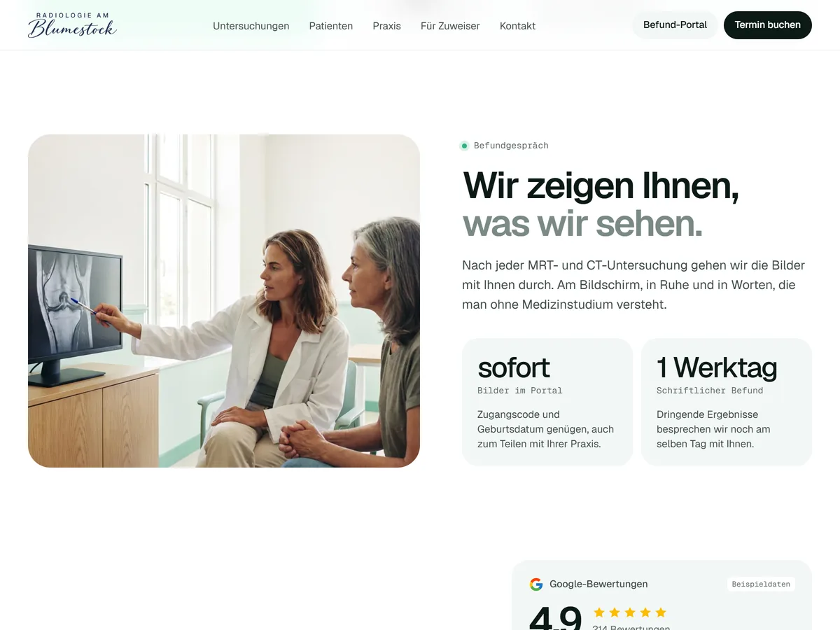 Abschnitt „Wir zeigen Ihnen, was wir sehen.“ auf drimagination.de: links ein Foto, auf dem die Ärztin einer Patientin am Bildschirm eine MRT-Aufnahme des Knies erklärt, rechts zwei Kacheln mit „sofort“ für die Bilder im Portal und „1 Werktag“ für den schriftlichen Befund